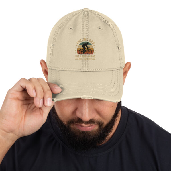 Man wearing cycling dad cap with bike design.
