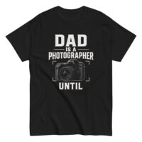 Funny t-shirt: Dad is a photographer design.