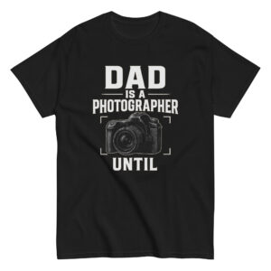 Funny t-shirt: Dad is a photographer design.