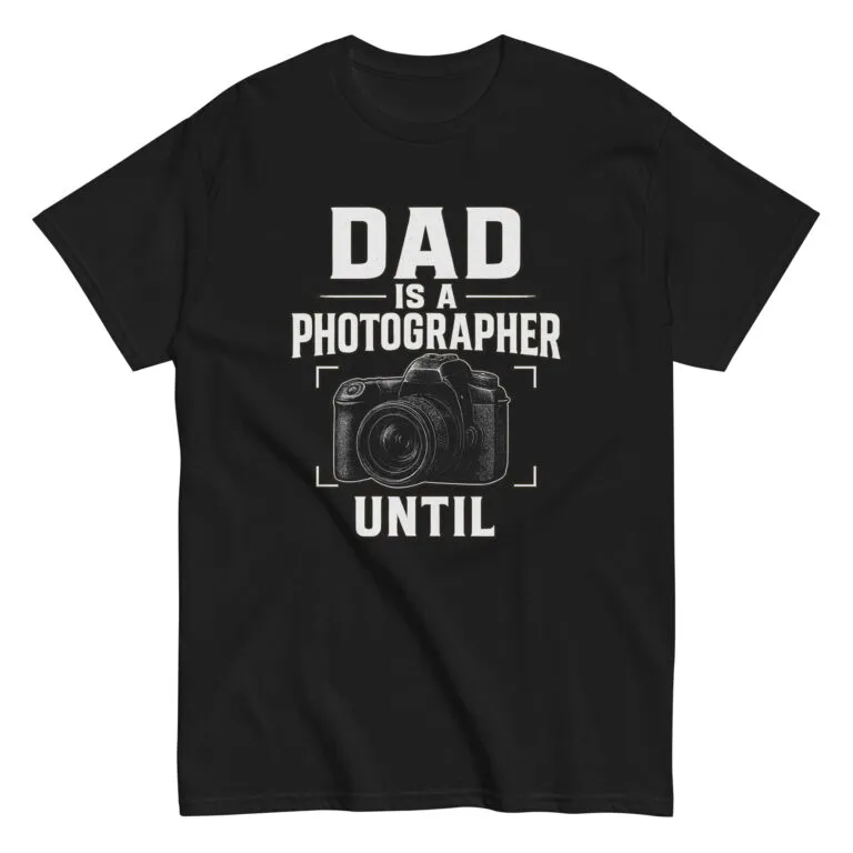 Funny t-shirt: Dad is a photographer design.